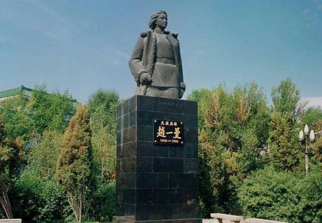 原创侵华老兵下跪道歉提出用金钱补偿赵一曼孙女的回答出人意料