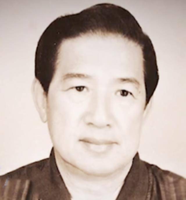 葛志雄成为新一任龙头,但他的心思并不在帮会上,于是渐渐疏于管理,14k