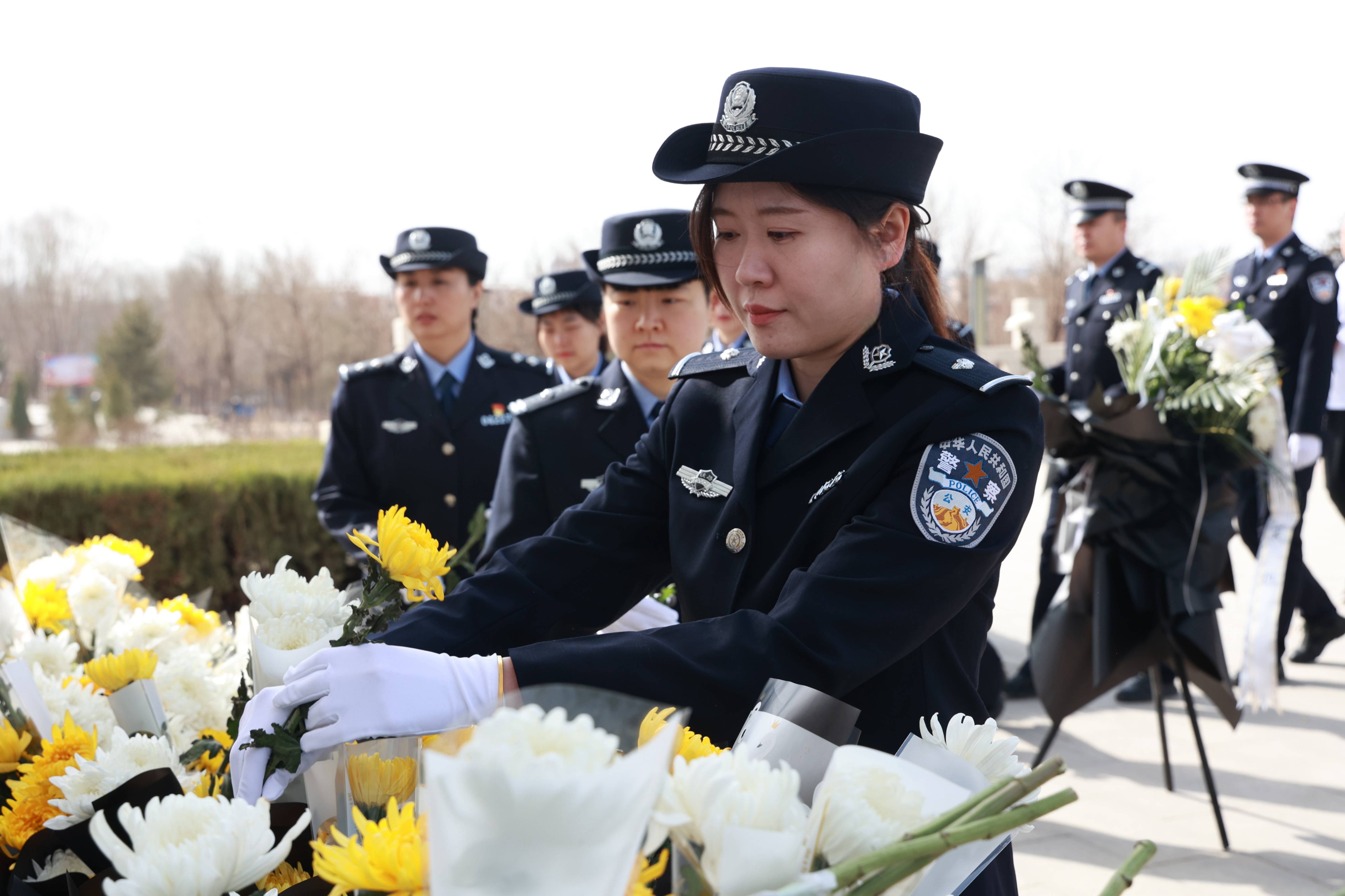 致敬公安英烈 激发奋进力量