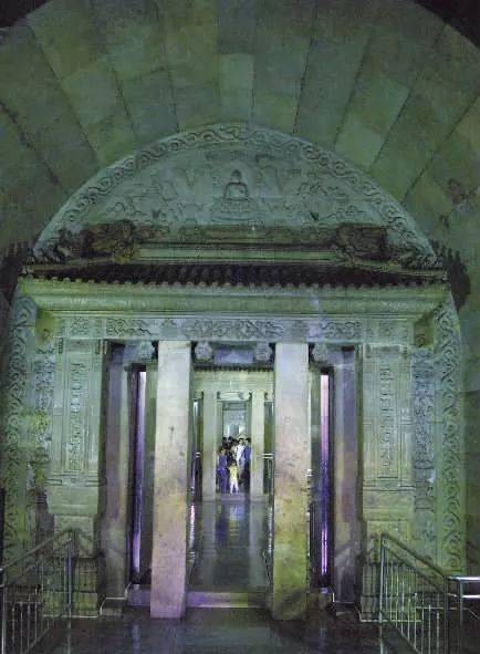 案中,清东陵其余12座陵寝,除顺治孝陵因传言地宫内没有随葬品而幸免外