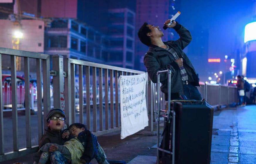 原创歌手丛飞公益11年37岁病逝获助者全成白眼狼从没强迫过他捐