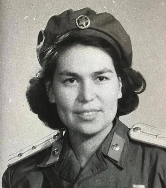 原创翟云英不愿去医院学习刘亚楼诙谐地说我这个空军司令靠不住啊