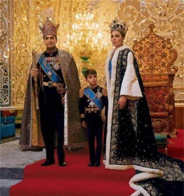 原创为展现辉煌的历史这个西亚大国复活了庞大的古代军团