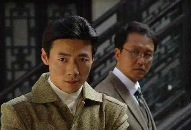 局天津站,想打败余则成,只能用对付万里浪的办法_李涯_吴敬中_李海峰