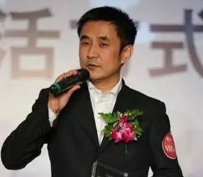 王永红公司破产丝毫不慌套61亿携女明星出逃亲爹去世都不回