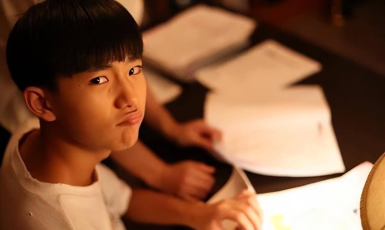 总是很长时间都见不到面,平时连打电话的时候都非常少,年幼的孩子迫切