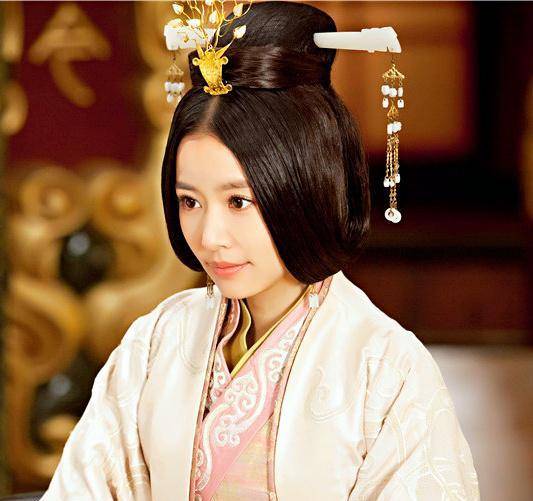 原创妃子出宫嫁了穷汉穷汉当上皇帝她已病故就被追封为皇后