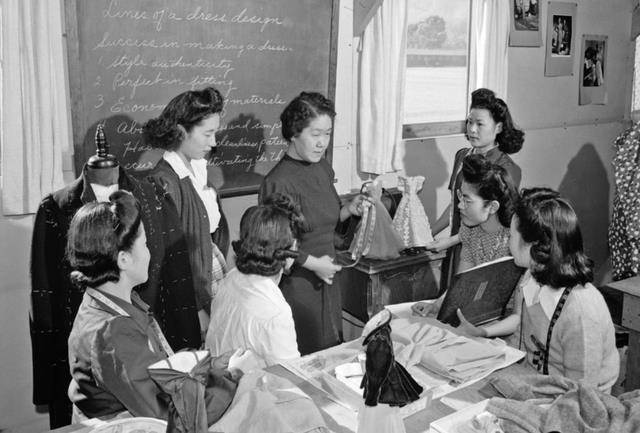 二战中的日裔美国人除了被关进的集中营外还要被征兵当炮灰