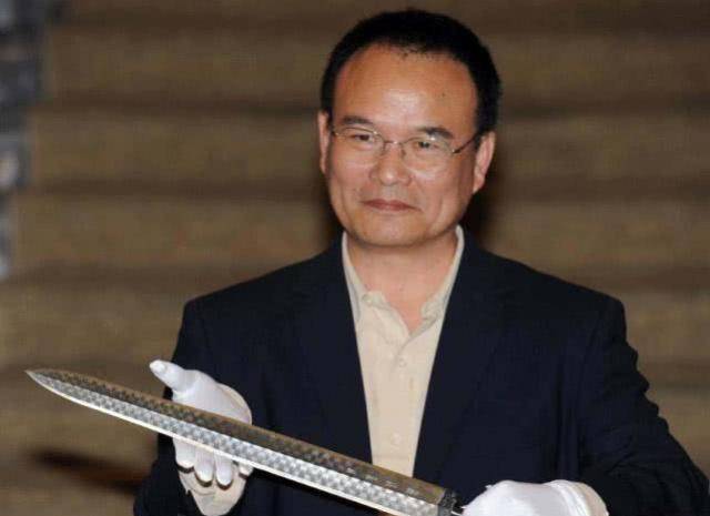 原创哪来的先进技术9米盗洞暗藏战国神剑专家立即滴血认主