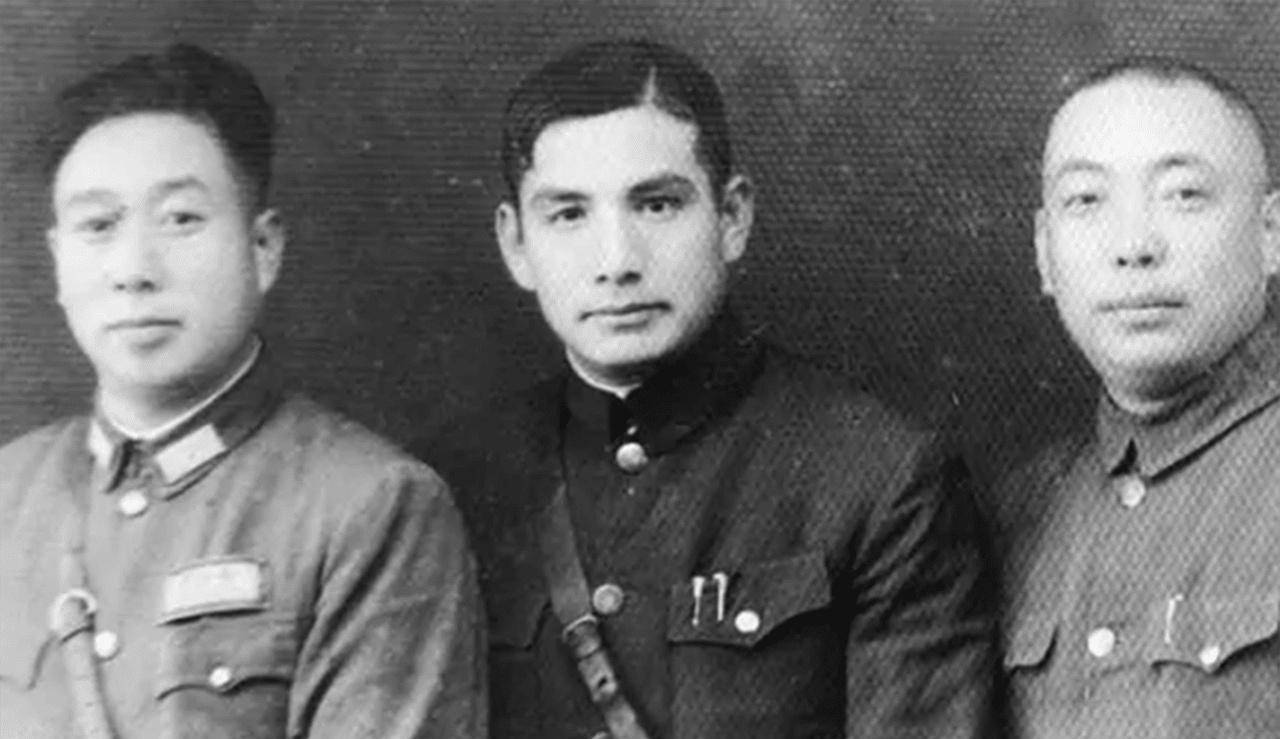 原创原创张灵甫想吃饺子妻子亲自下地去割韭菜张灵甫趁机在脑后开一枪