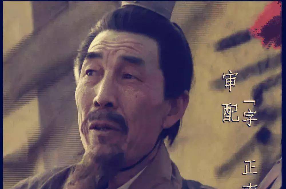 他的生父司空袁逢当年举荐过荀彧的叔叔荀爽,虽然荀爽没有出山,但也欠