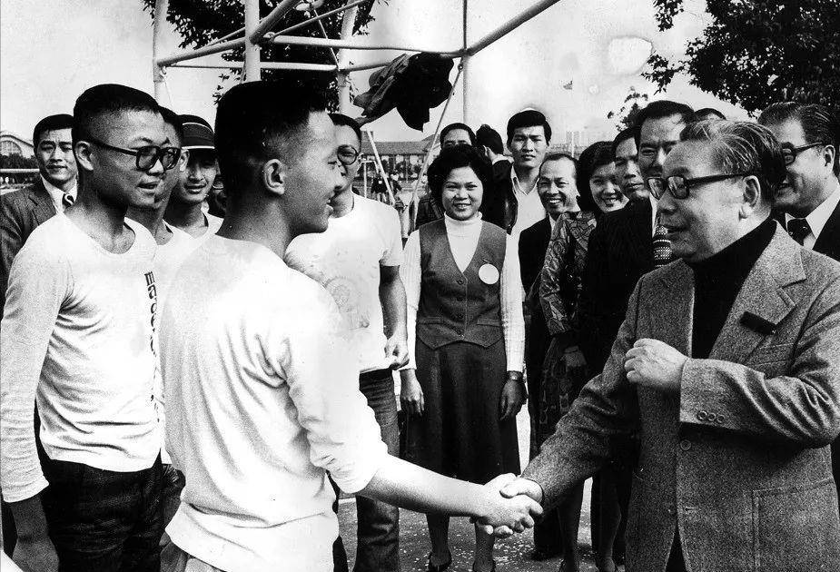 原创1981年四台湾青年因抢劫被判枪决临刑前要求喝酒壮行