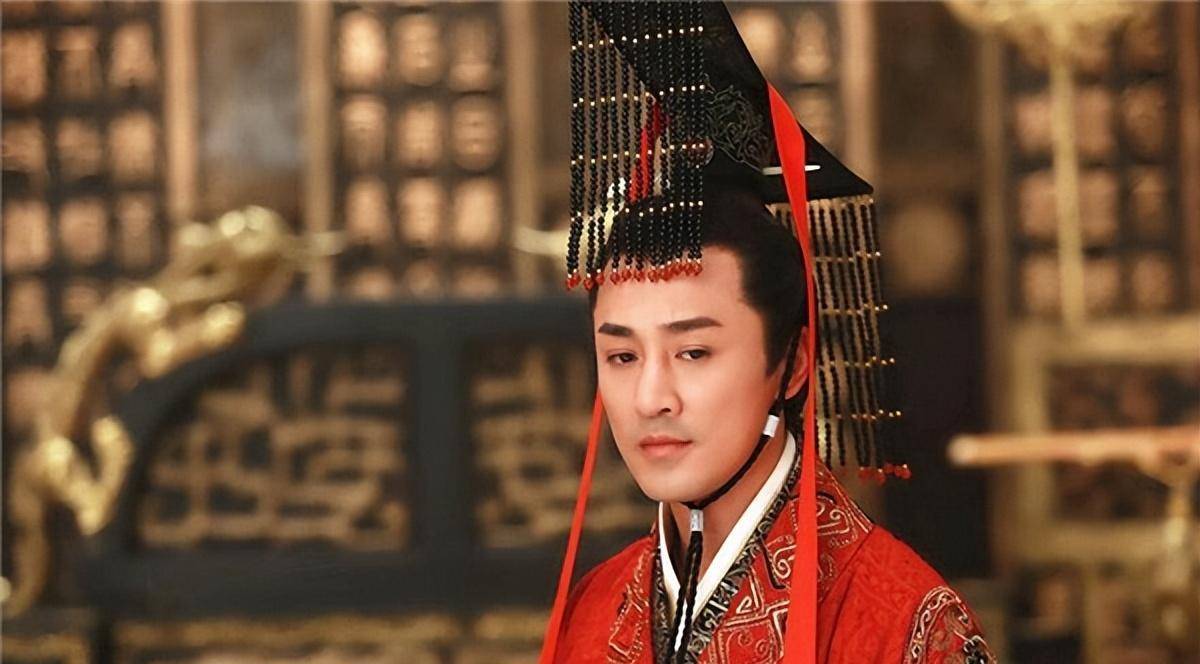 不上胡人进贡的动物,扔笼子里喂老虎,老虎却趴地不起_刘彻_汉朝_狮子