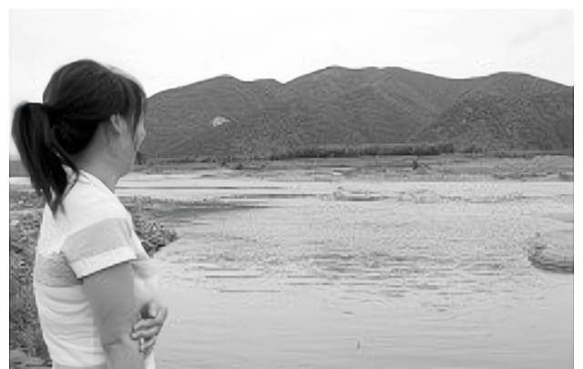 安丰龙的班主任告诉杜秀梅,他们那边现在已经报警了,也在尽全力搜救