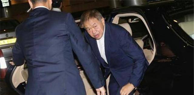 原创打工皇帝霍建宁为李嘉诚家族狂揽2000多亿年薪高达2个亿