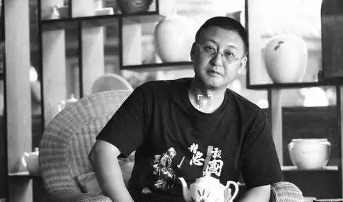 什么叫传奇人生他嫌市长工资低辞官打工成了富翁又全花在这里