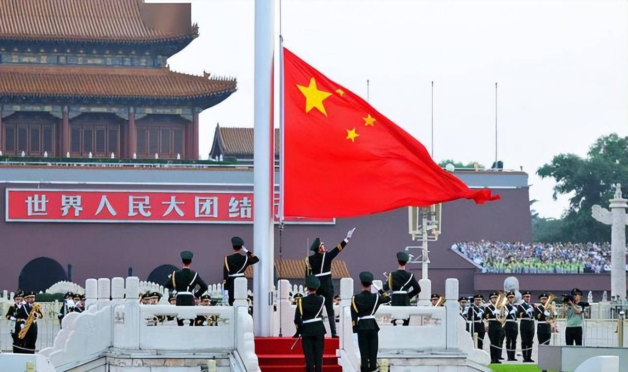 原创原创天安门升国旗时为什么36个人走138步升高283米