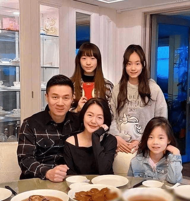 原创小s晒我女儿很漂亮t恤许老大许老二合体网友女大十八