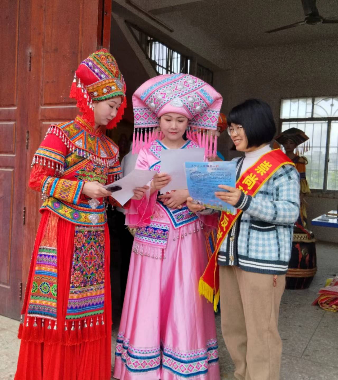 柳城县东泉镇欢聚三月三唱响反邪民族风