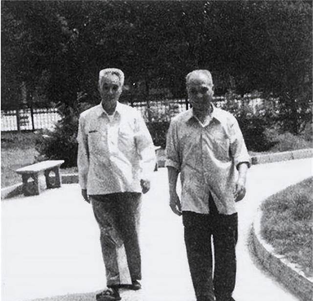 发明永动机,妻子等他27年,出狱后却对妻子很冷漠_蔡若曙_改造_战犯