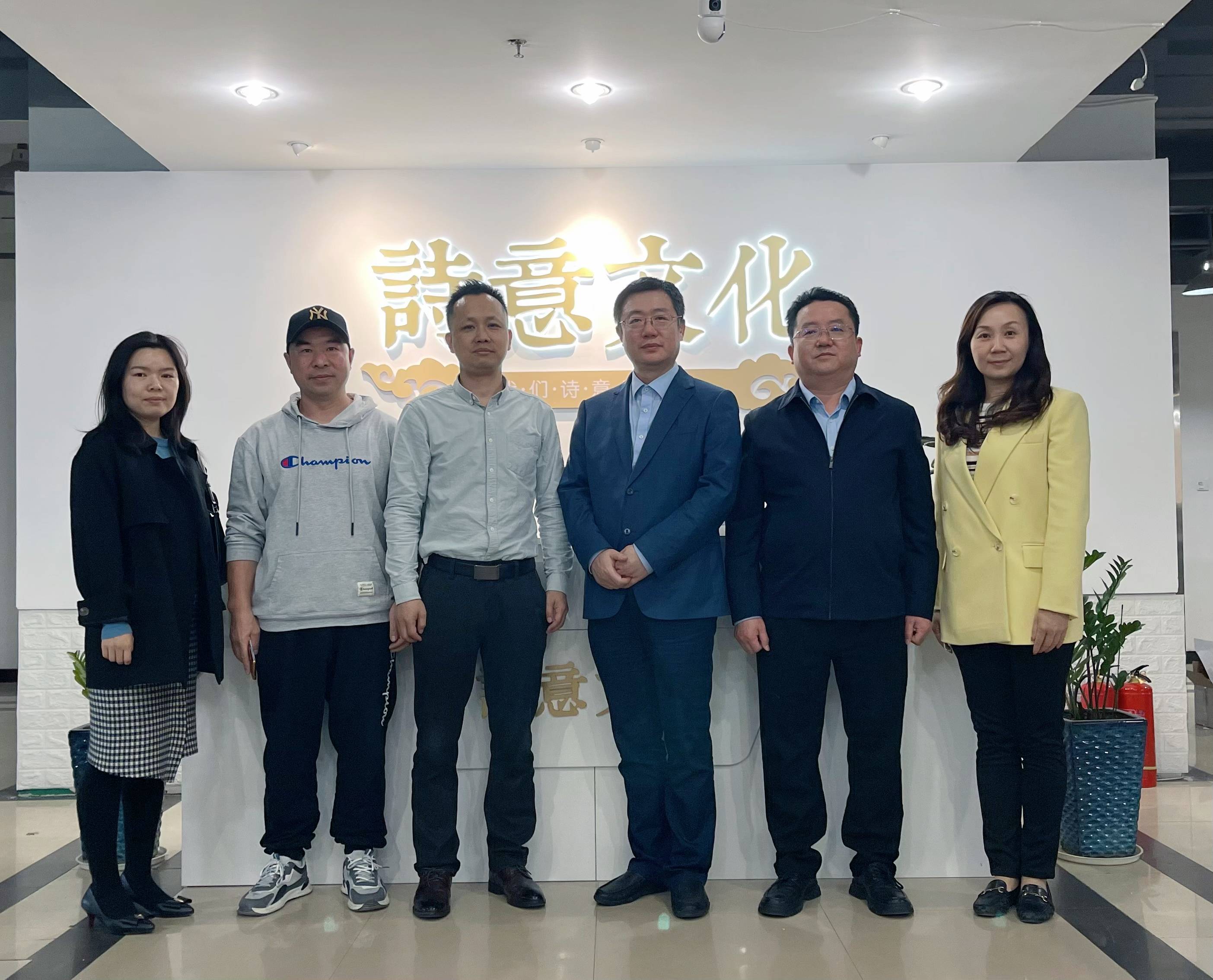 产业如何落地生根,陈出新委员带队调研"诗词世界"_武汉_媒体_湖北省