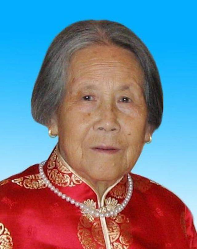 遗孀宋玉林葬礼:郭凤莲致悼词,气氛悲痛,现场人山人海_大寨_妻子_人们