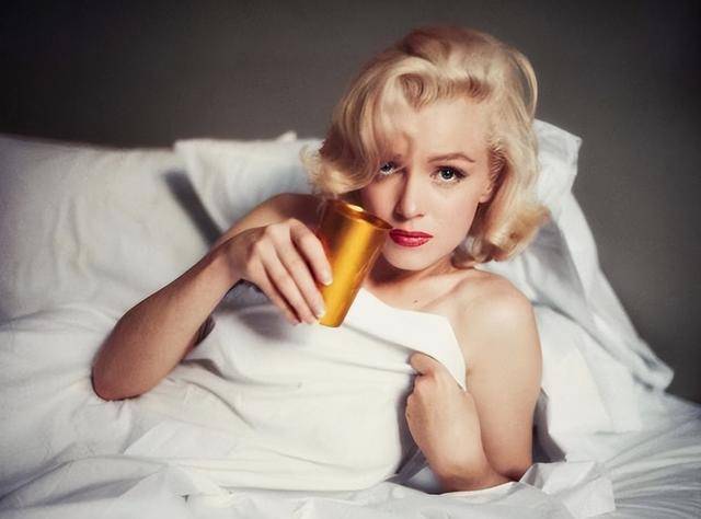 原创1962年一代女神梦露就此陨落生前挚爱为其操办葬礼