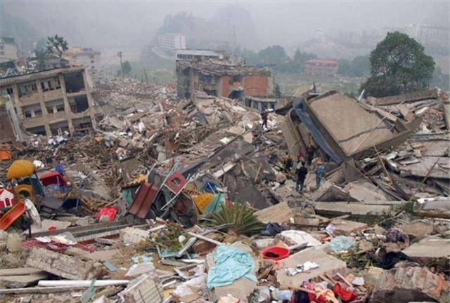 汶川地震时的汶川书记图片