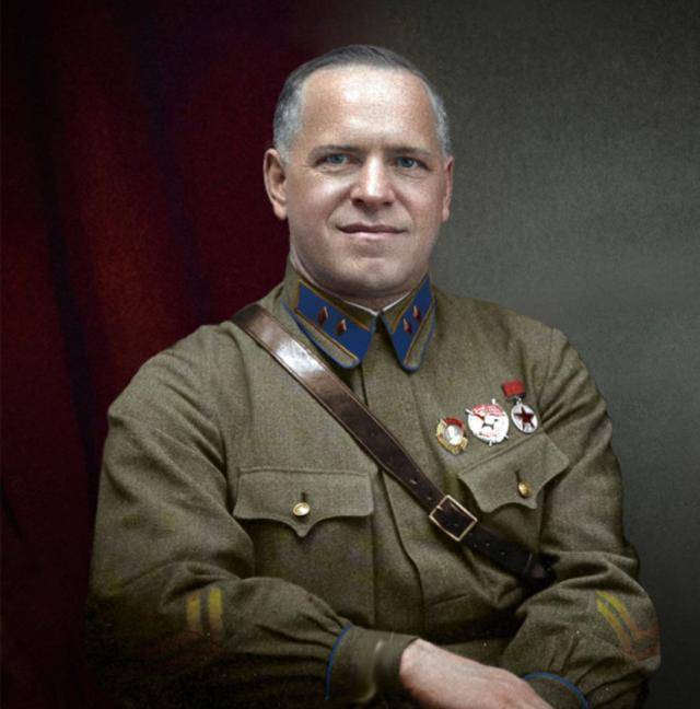 尤其是在二战期间,朱可夫率领苏联红军同德国法西斯浴血奋战,成为了