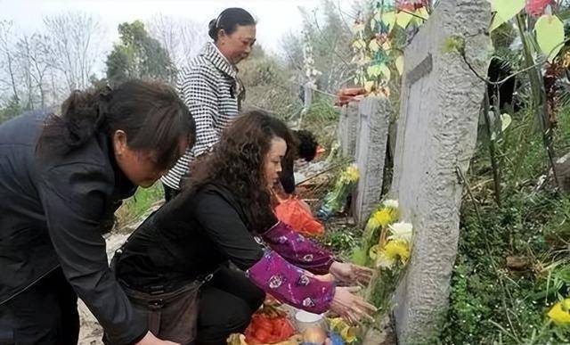 老话说人过七十不上坟有没有道理其实这里大有讲究