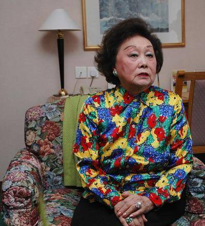 她的家中不乏出现了大名鼎鼎的招商局局长和外交官等知名人士,谈及她