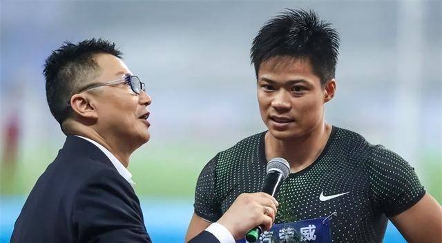 飞人苏炳添近况为妻子庆生拍2人合体照32岁娇妻靓丽如大学生