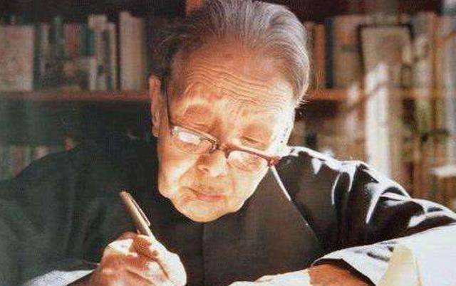 鲁迅说冰心小家子气,冰心孙子在墓碑上写"教子无方,枉为师表"_奶奶