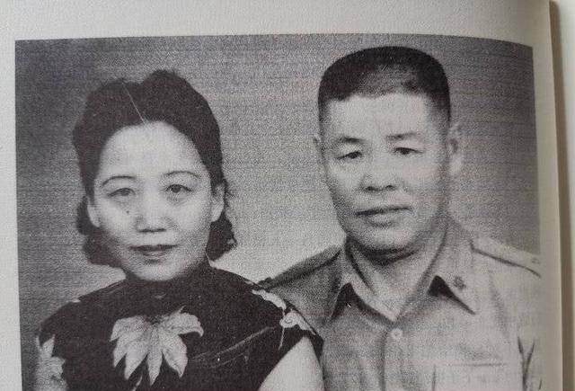 她曾对媒体表示,早在1948年的年末,自己的姥爷段连祥家来了三个客人