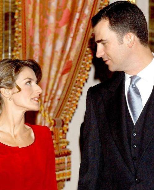 原创她插足老师婚姻成功上位32岁二婚嫁入王室却跟婆婆撕破了脸