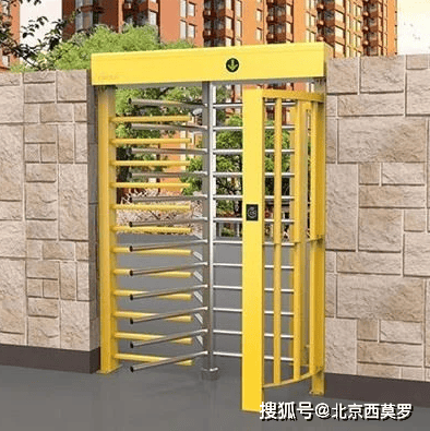此外,单通道全高旋转闸机还具备自动复位功能,当行