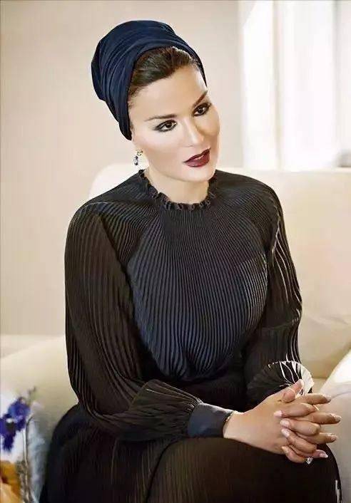 原创莫扎王太后上位后一心搞钱靠好眼光买买买使卡塔尔富得流油