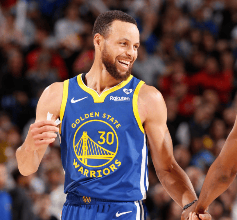 的胜利还是经历了一些波折,毕竟在这场比赛中库里一度进攻状态低迷,反