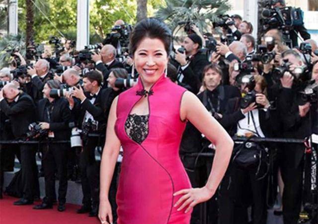 体操冠军吴冰卷走44亿出逃美国买豪车飞机生活自在