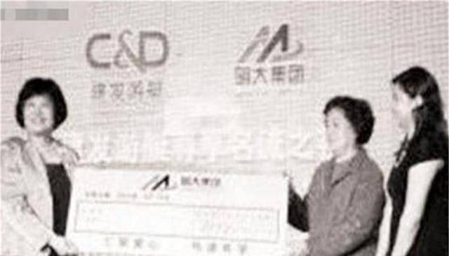 原创美容一次花百万燕窝当水喝曾经的厦门亿万富婆后来怎样