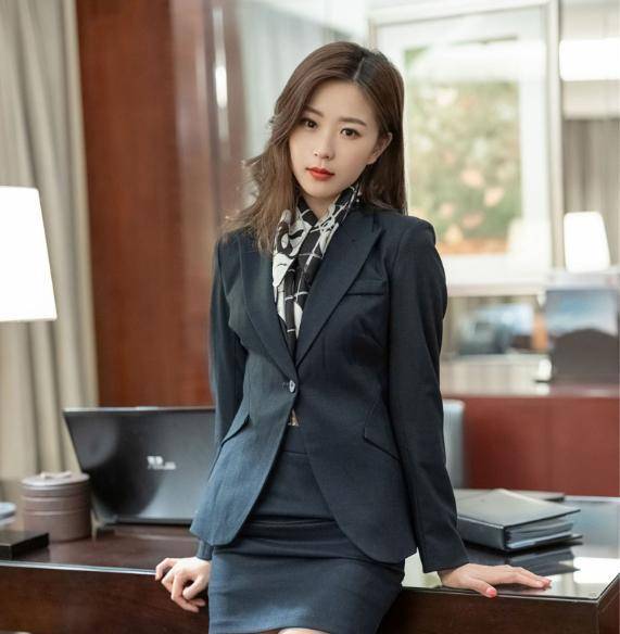 万科金牌秘书朱旭年薪849万年终奖1000万47岁没结婚