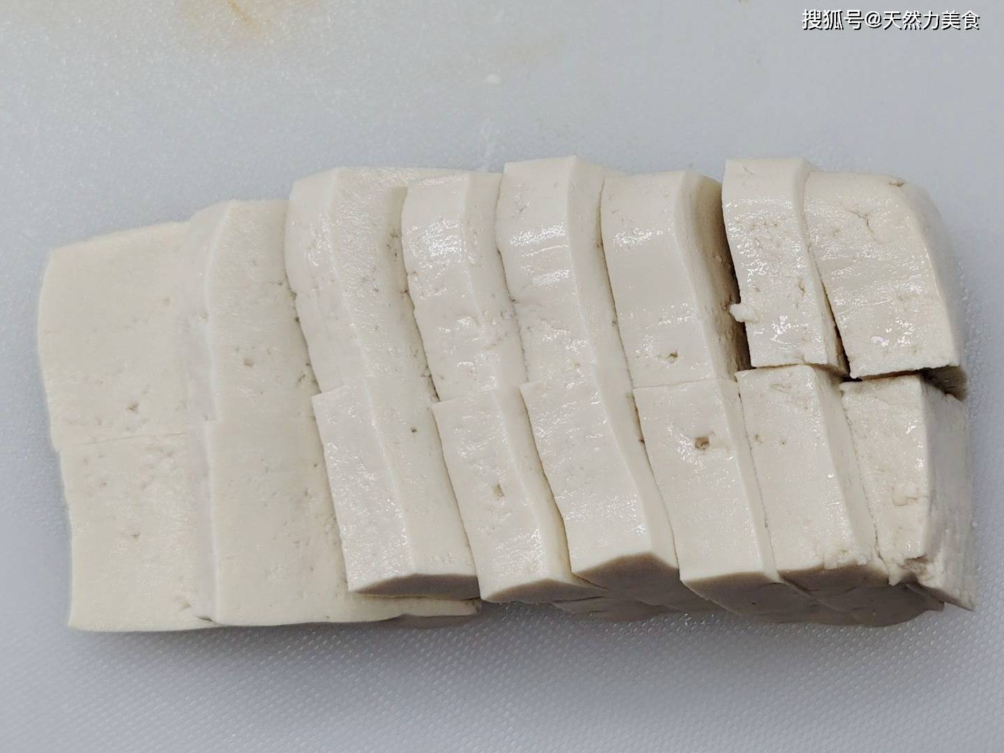 农家豆腐怎么做好吃,教你一个小技巧,做法很单,味道鲜美