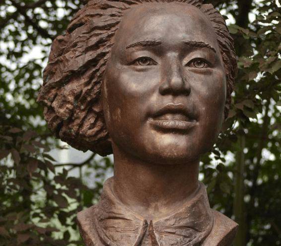 1937年秋,余家英考入成都蜀华中