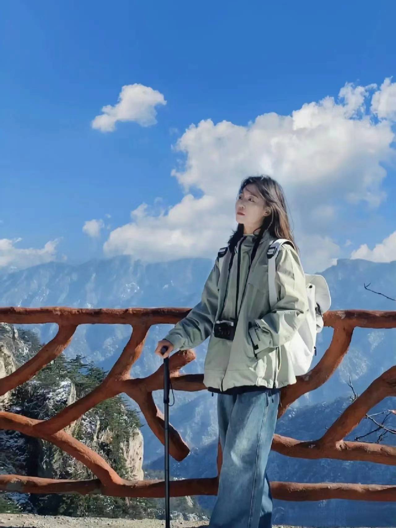 游玩路线:推荐从景区大门出发,乘坐索道至中天门,然后徒步至马鬃岭