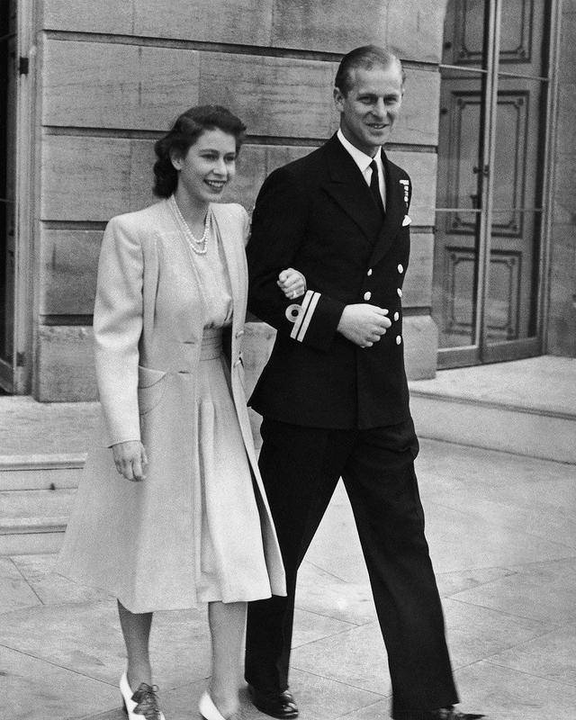 原创英国女王伊丽莎白二世婚姻4大真相8岁初识如何倒追菲利普亲王