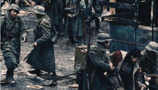 以一己之力抗击着德国65%武装力量,苏联人急需英美在欧洲开辟第二战场