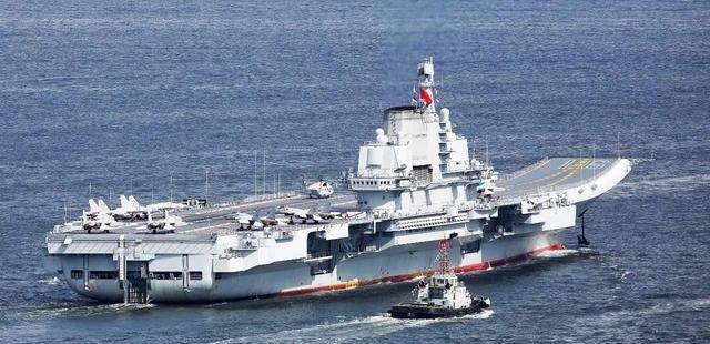 航母甲板上的彩虹风景线他们是我国航母战斗力的最大保障