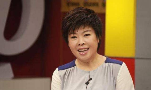 原创北京申奥功臣于丹国学大师被学生轰下台只是穿了件短裙