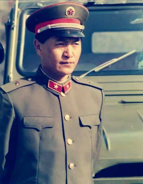 原创1999年武警部队换将谁来接替杨国屏中央军委点将吴双战