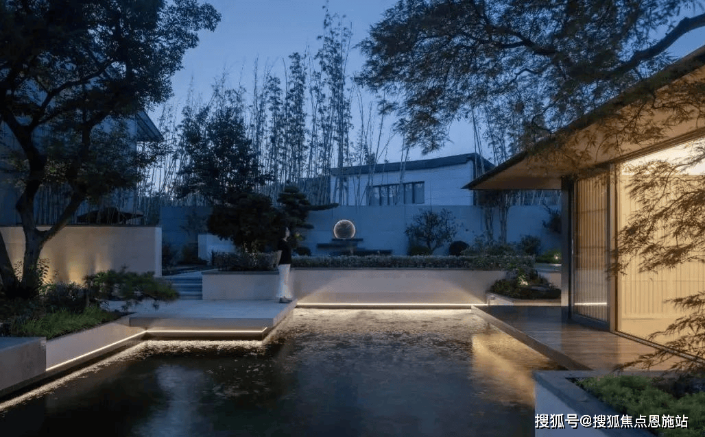 作为众多富豪选择的顶级中式豪宅,九间堂的每一幢建筑均融合传统中式